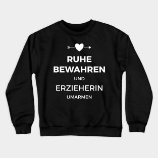 Ruhe bewahren und Erzieherin umarmen Crewneck Sweatshirt